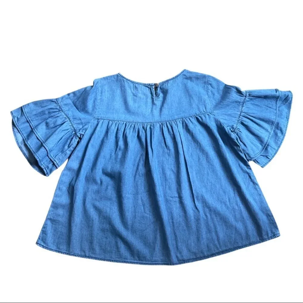 Veveret Cropped Ruffle Chambray Blouse •NWT